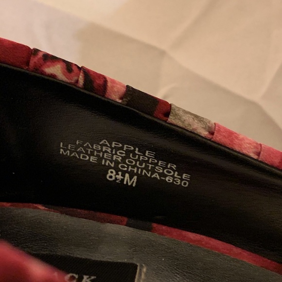 White House Black Market Floral cloth shoes - Picture 5 of 8